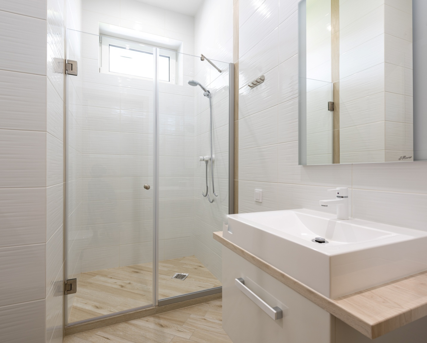 The Different Types Of Glass Shower Doors To Know